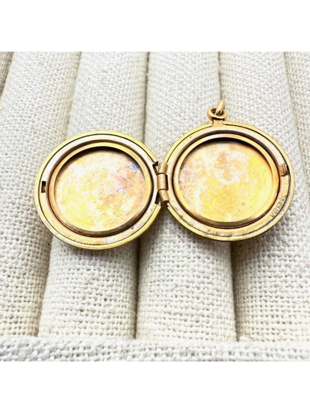 Vintage 10k Yellow Gold Round Picture Locket Pendant for Necklace 4.9 Grams Unis